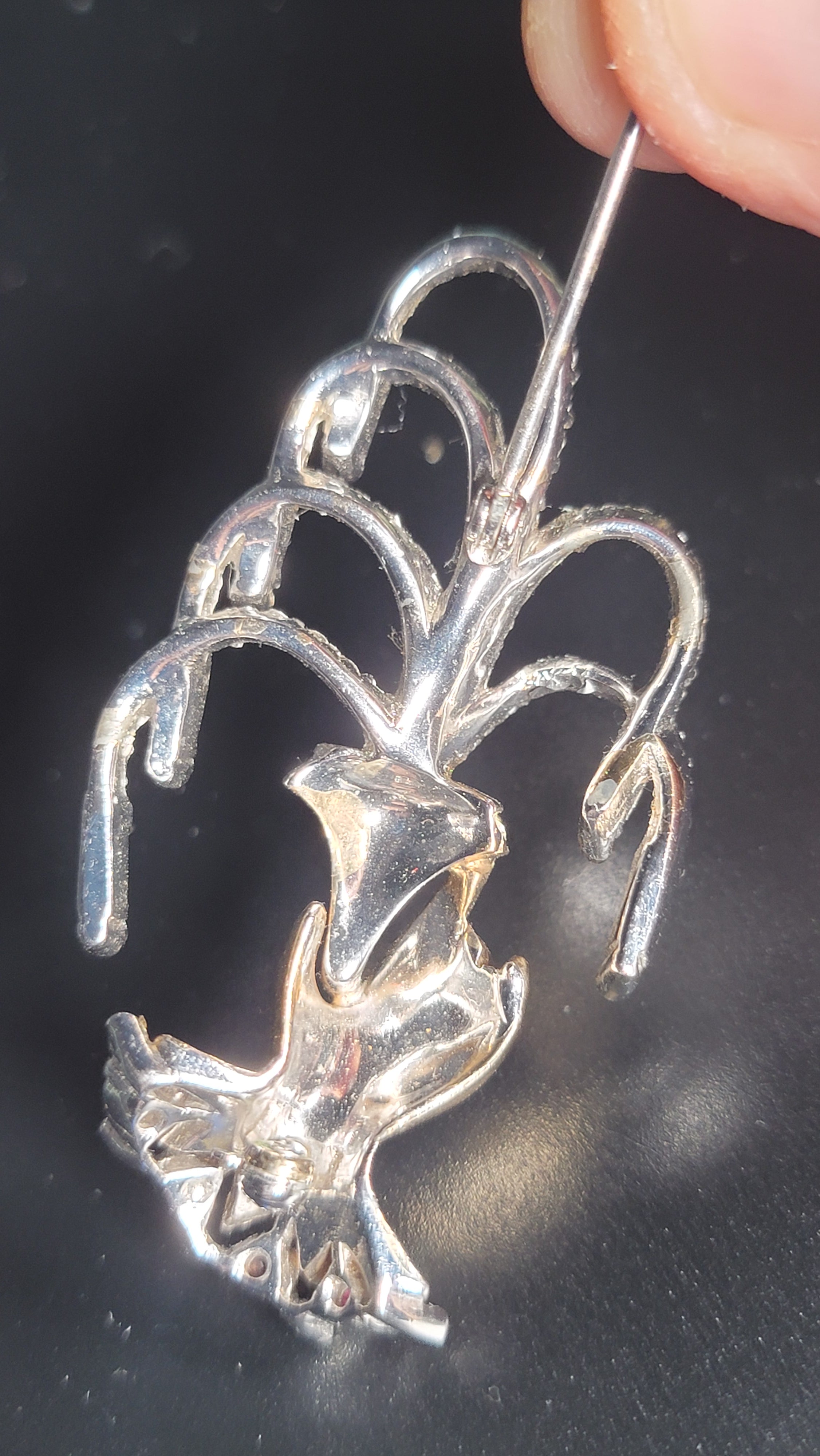 Vintage 1940s-1950s Reja Gold Wash Brooch - Hand Holding Crown - Rhinestone & Baguette