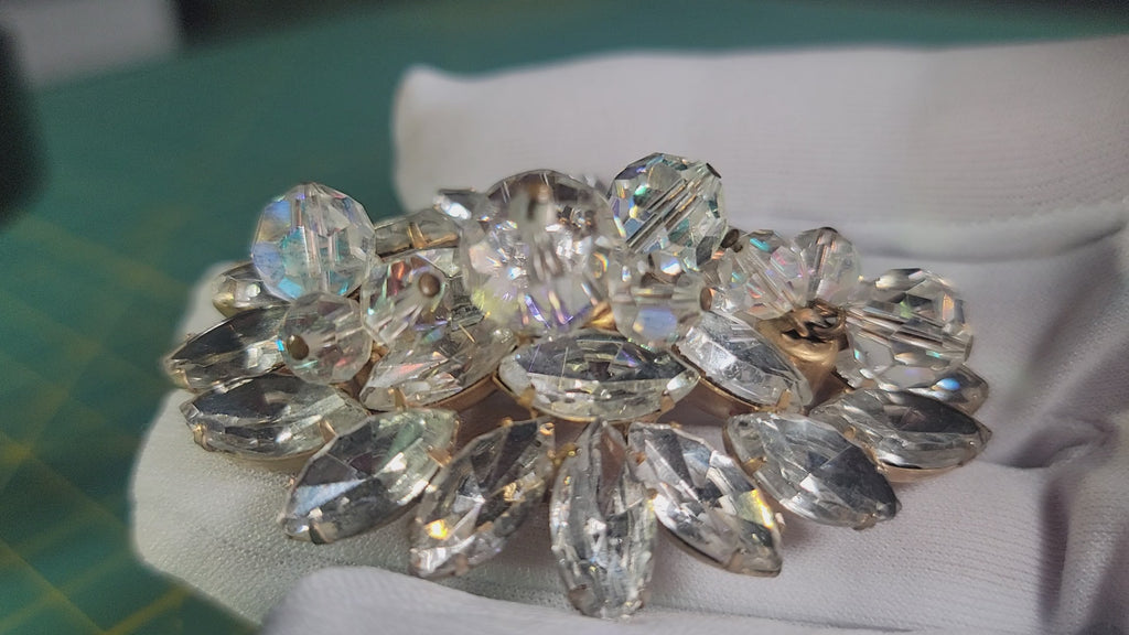 Vintage Unsigned Brooch - Possibly Schreiner? - 3D Faceted Crystal Design