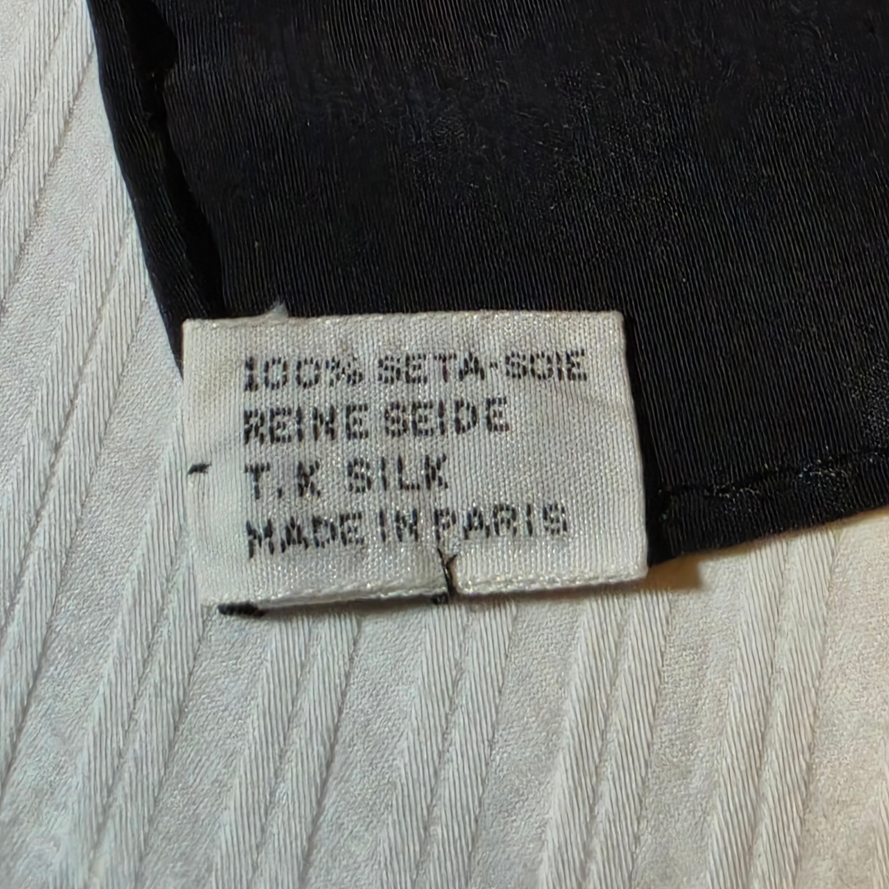 Hermès “Samouraï” Silk Scarf – Black Border – 90cm Carré – Mint Condition