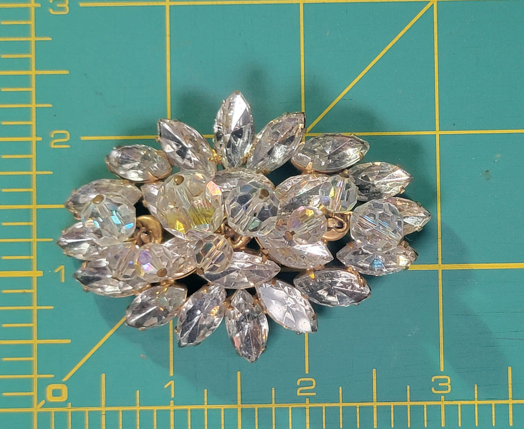 Vintage Unsigned Brooch - Possibly Schreiner? - 3D Faceted Crystal Design