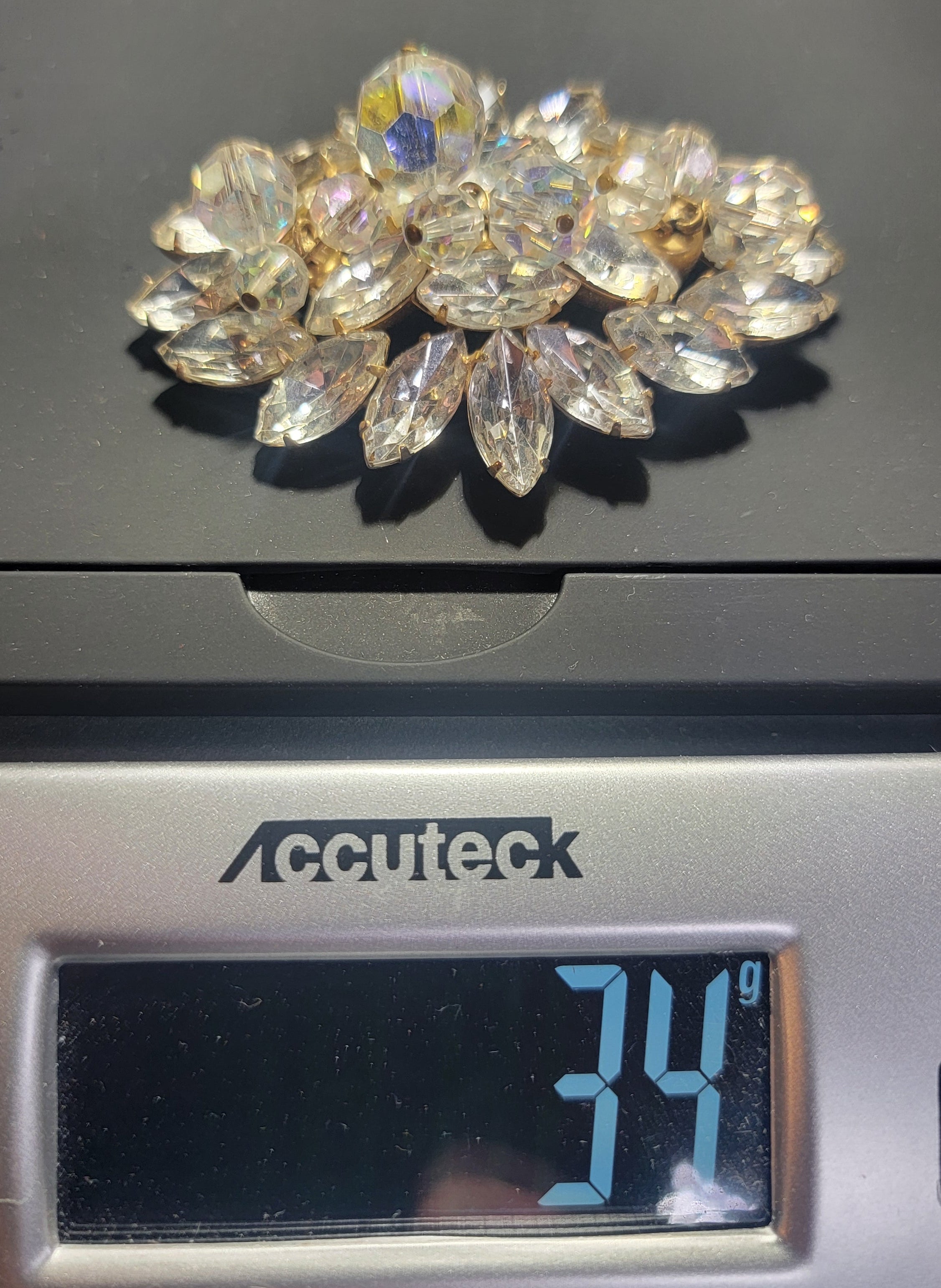 Vintage Unsigned Brooch - Possibly Schreiner? - 3D Faceted Crystal Design